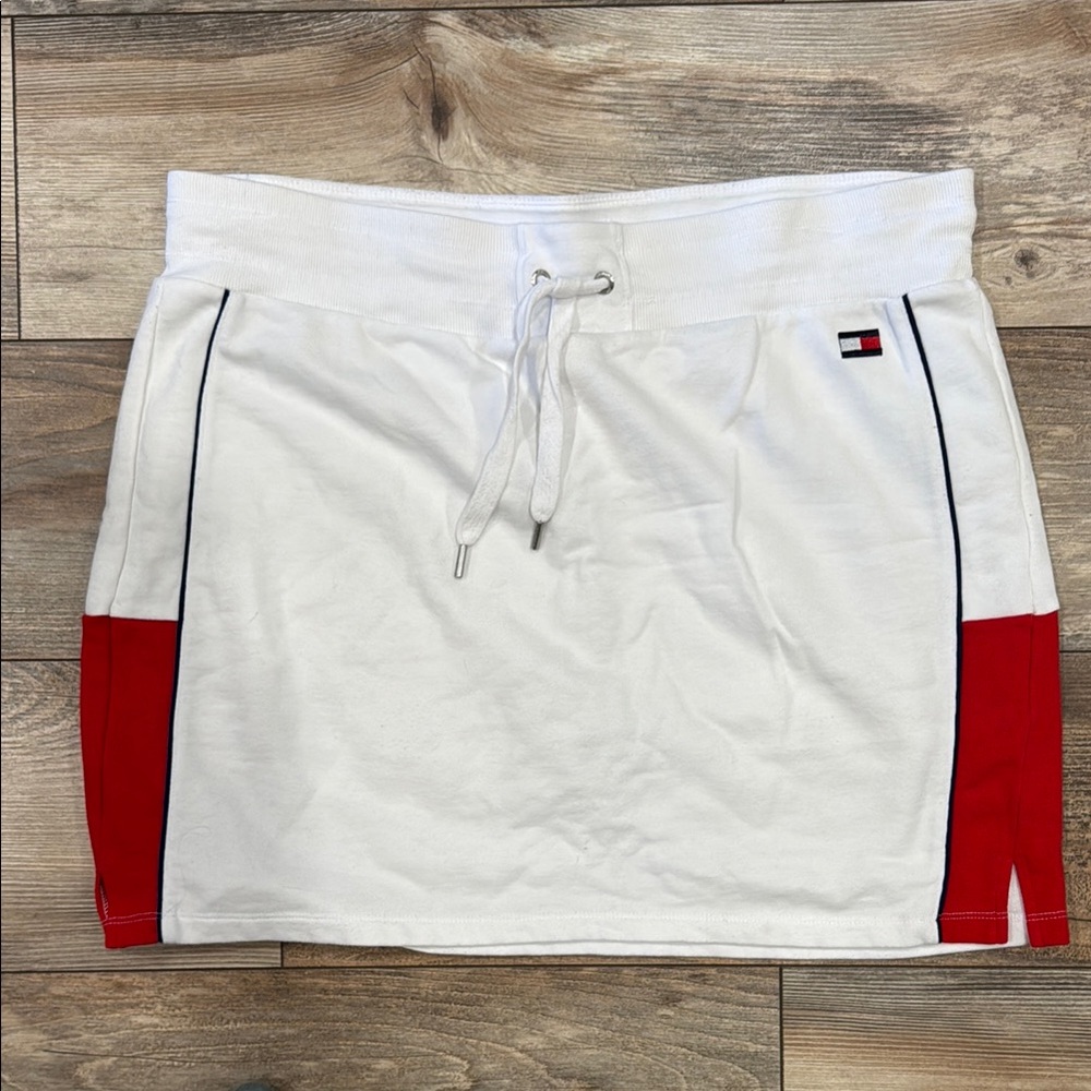 Tommy Hilfiger Women's White and Red Skort